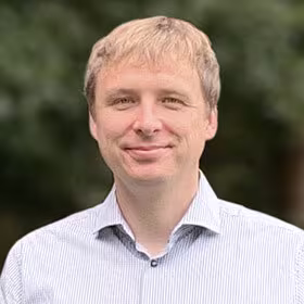 Dr. Hannes Lenz
